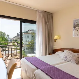 hotel-avenida-tossa-de-mar.catalonia-hotels.com/
